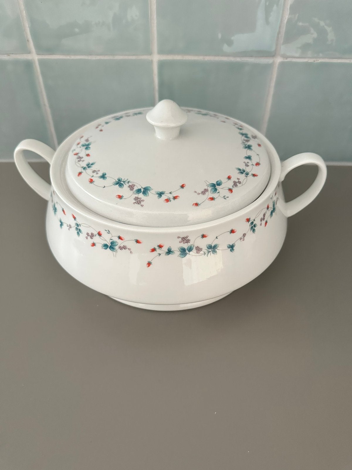 Vintage Terrine met deksel - Inheritance Tableware, Gebruikt, Overige merken, Vintage, Ophalen of Verzenden
