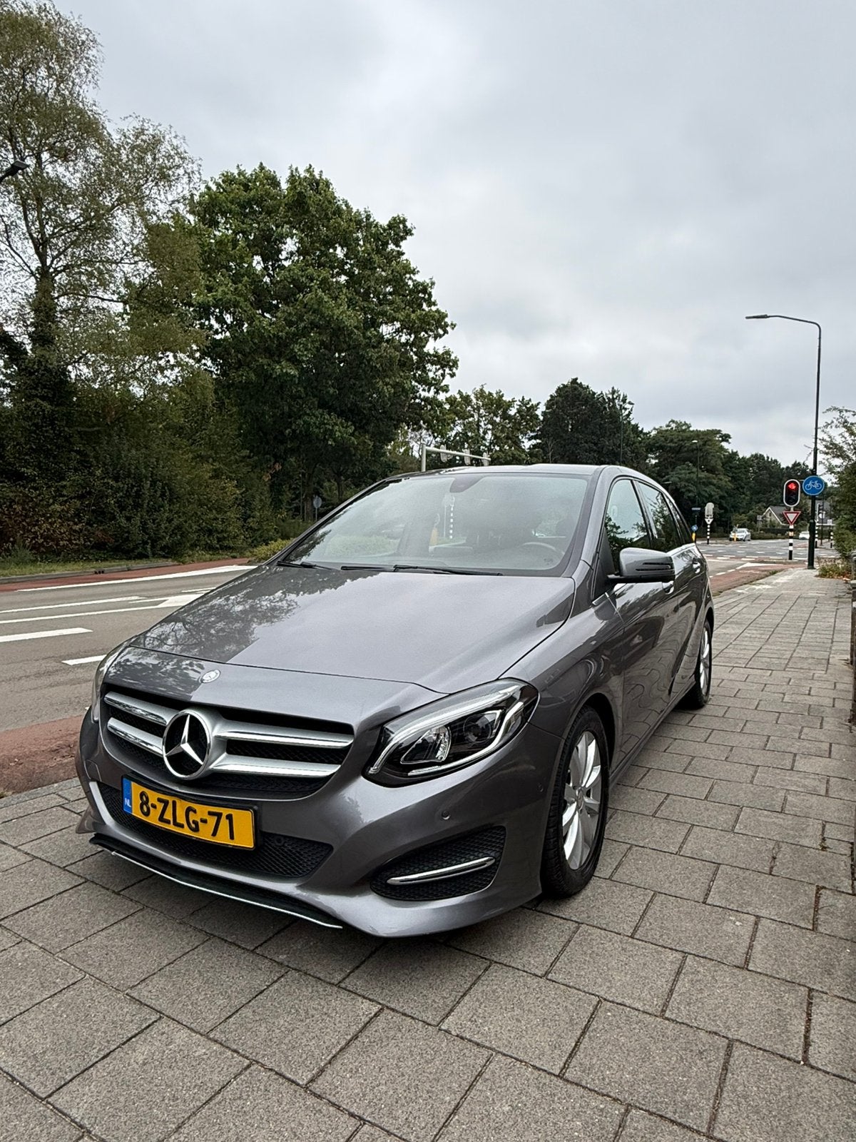 Mercedes-Benz B-Klasse 1.6 B180 5DRS BE Dct7 2015 Grijs, Auto's, 4 cilinders, 1200 kg, 19 km/l, Particulier