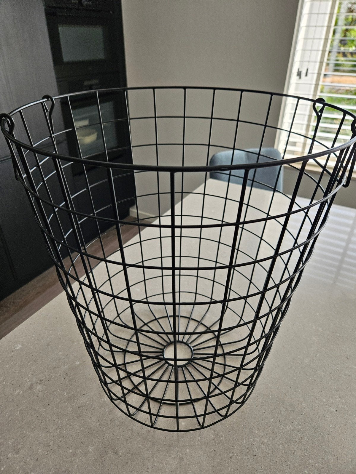 Mand metaal, Huis en Inrichting, Woonaccessoires | Schalen en Manden, Ophalen, Zo goed als nieuw, Rond, Overige materialen