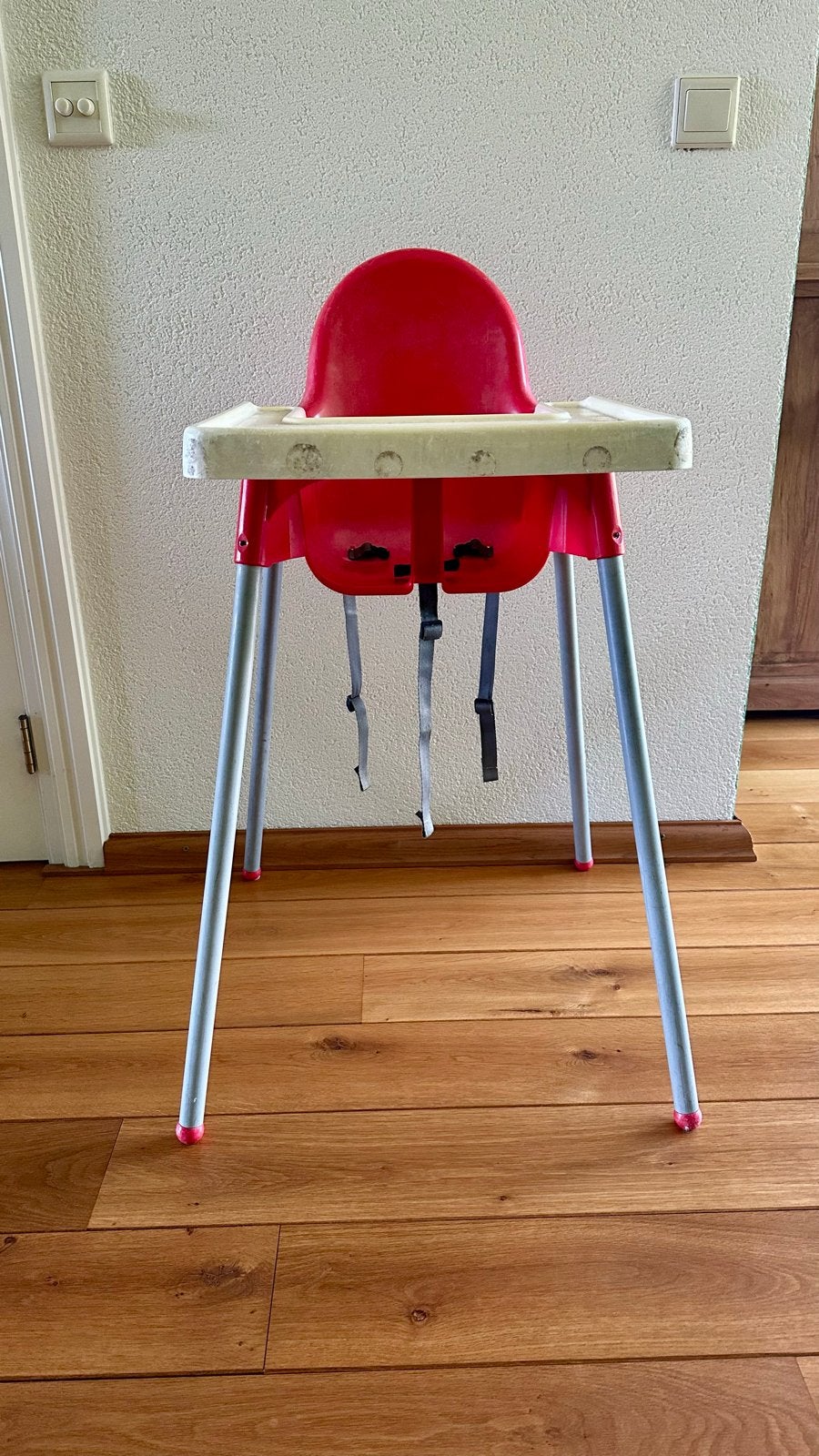Rode IKEA kinderstoel met eetblad en gordel, Ophalen, Gebruikt, Overige typen, Afneembaar eetblad