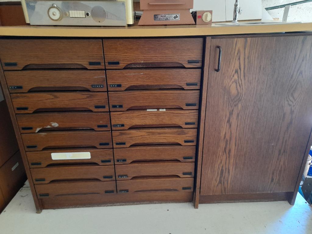 Werkbank met 14 lades en een U- kast Receptuur apotheek, Ophalen, Klassisch, Gebruikt, 5 laden of meer
