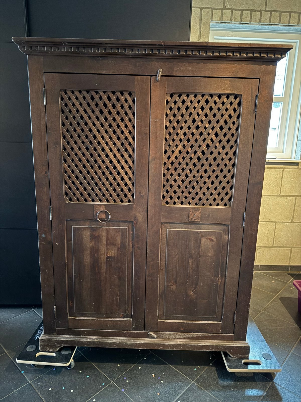 Antieke houten kast met roosterdeuren, Antiek en Kunst, Ophalen