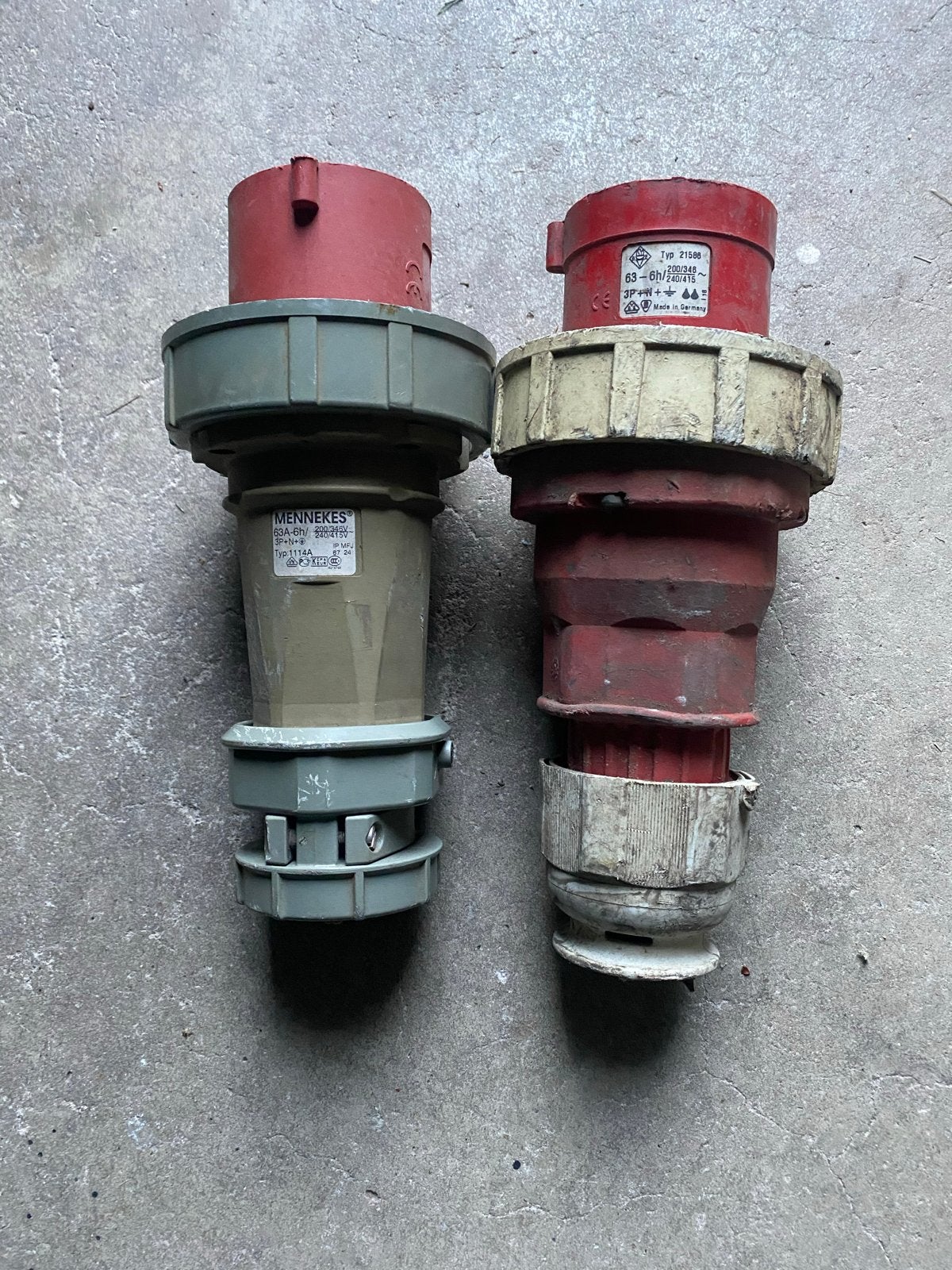 Stekker 63A 5-polig (2 stuks), Ophalen of Verzenden, Gebruikt, Overige merken, Stekker