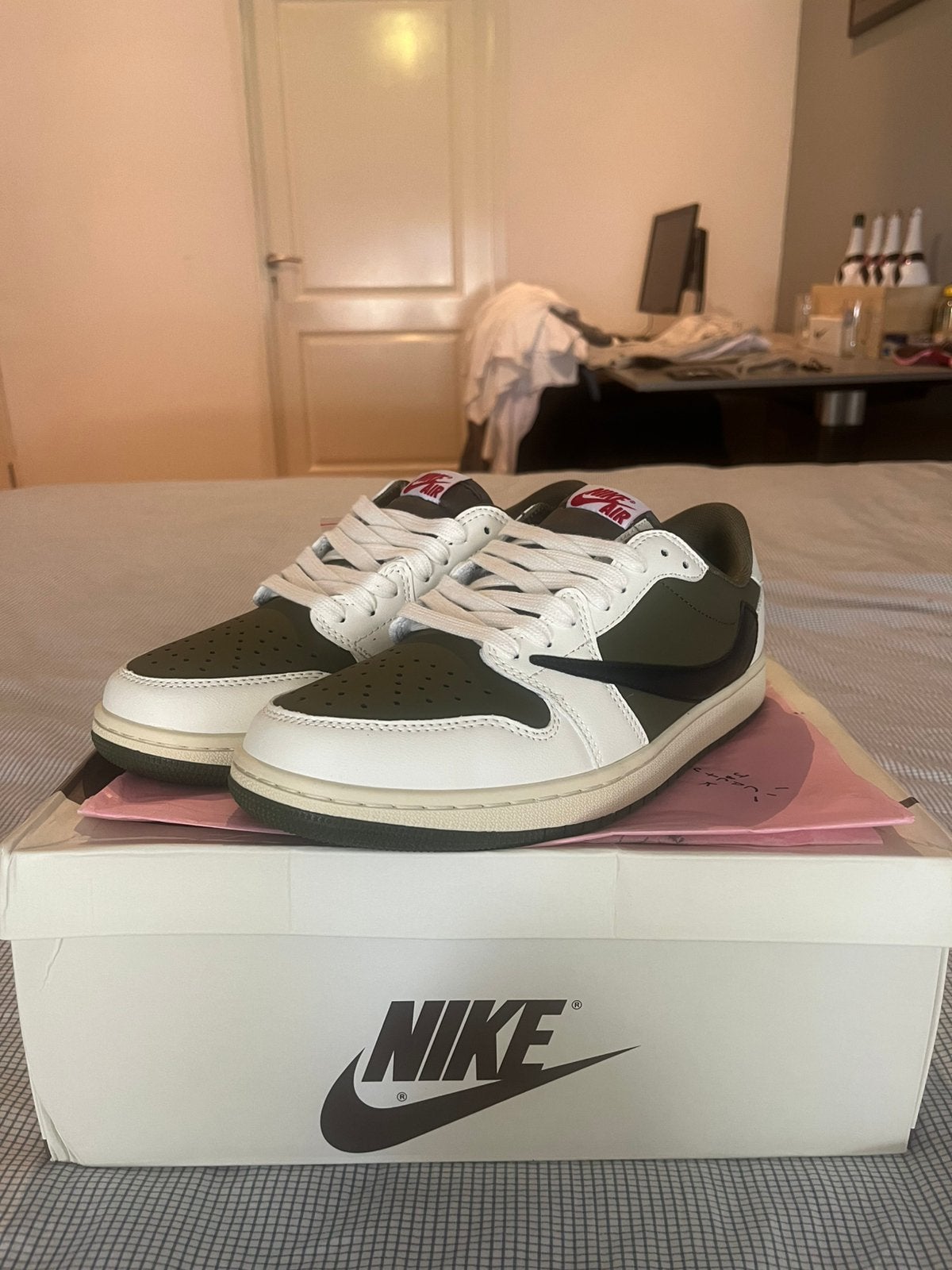 Travis Scott, Overige kleuren, Nieuw, Ophalen of Verzenden, Sneakers of Gympen