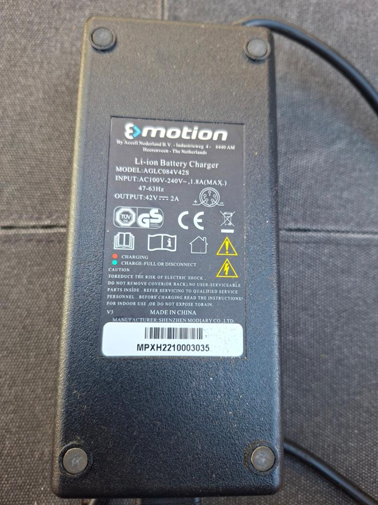 E-motion Li-ion acculader voor Batavus/Sparta e-bikes, Ophalen of Verzenden, Gebruikt