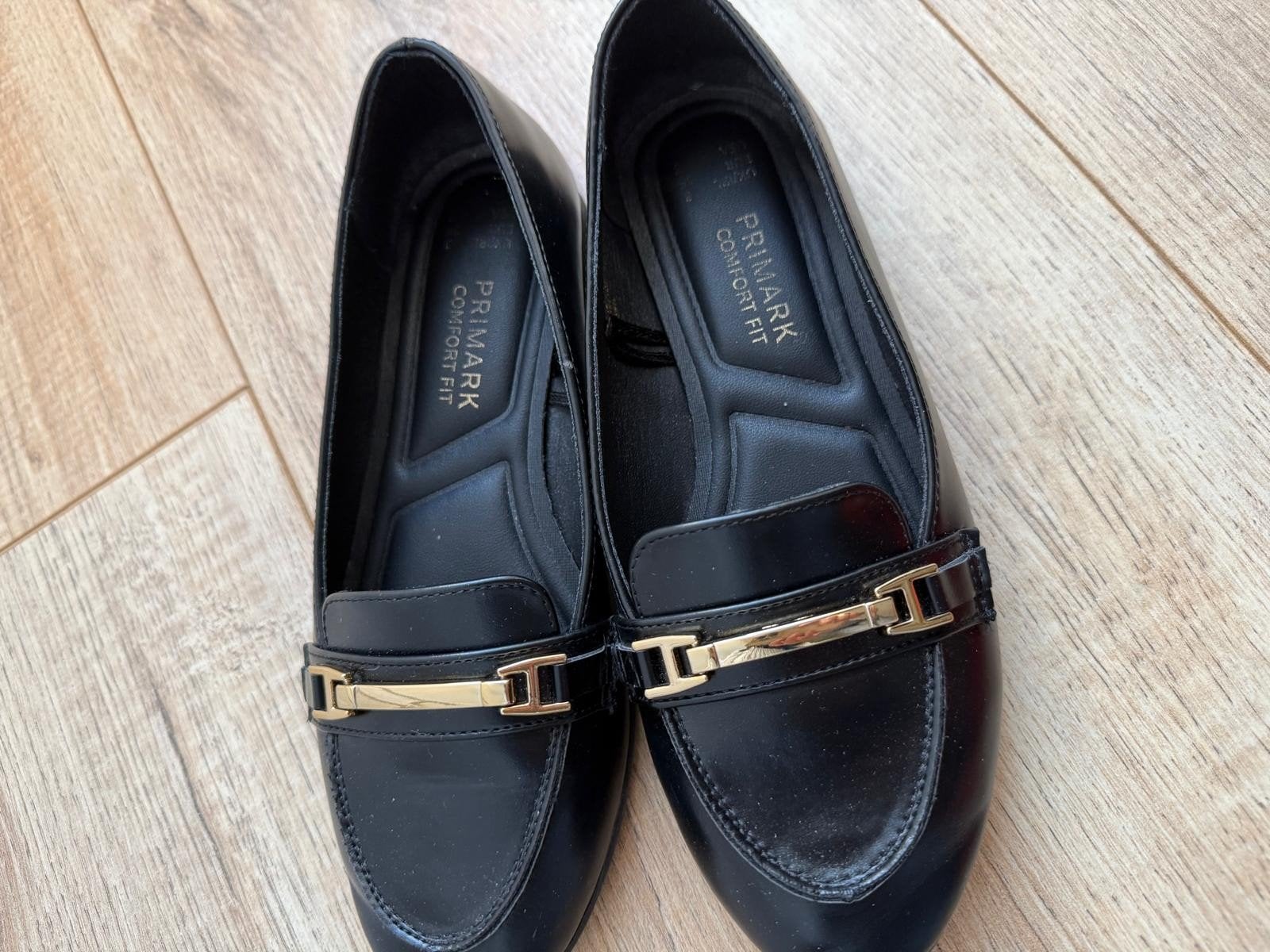 Dames loafers zwart met gouden detail maat 36 – nette staat, Ophalen, Primark, Zo goed als nieuw, Instappers