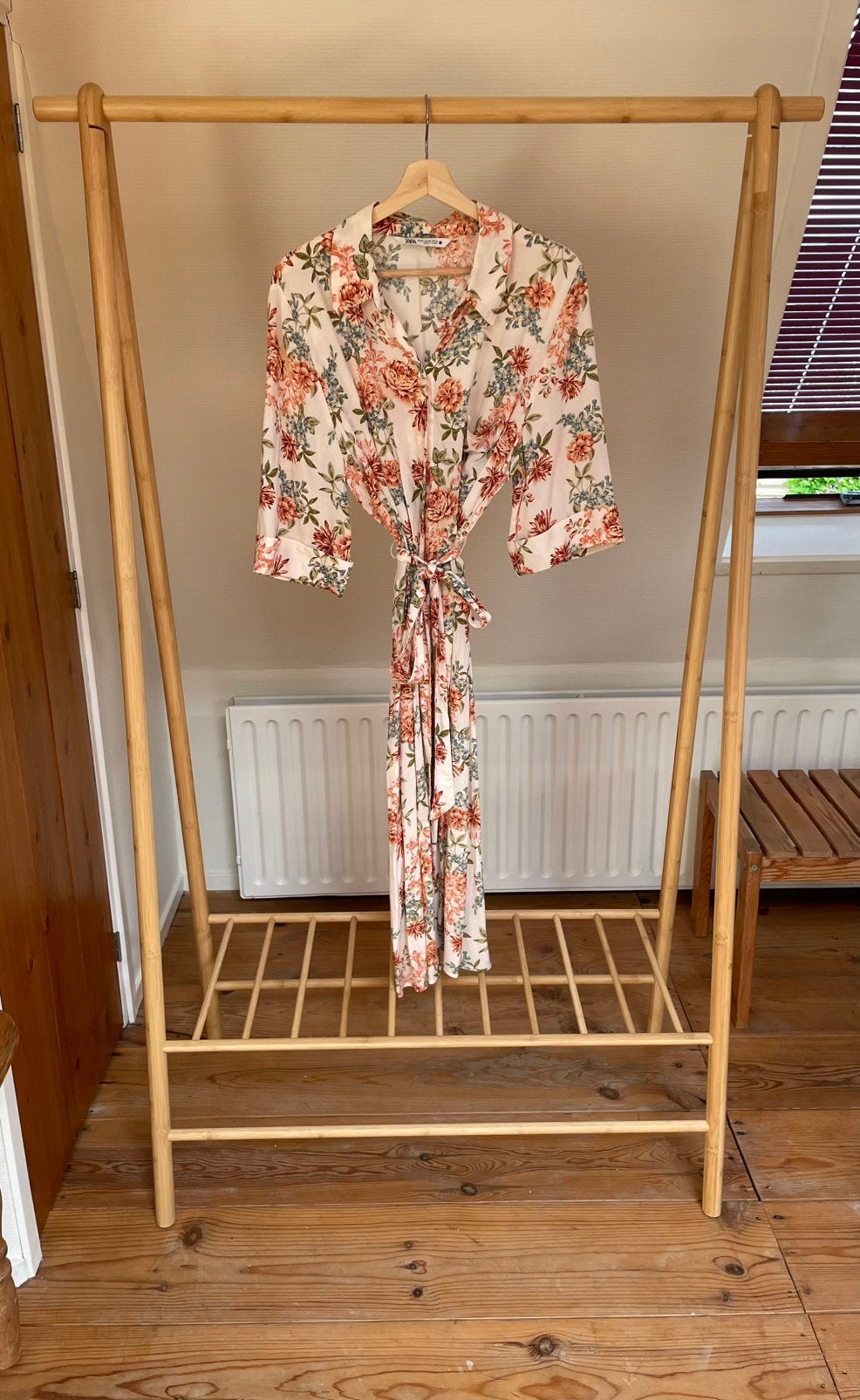 Zomerjurk van Zara, Ophalen of Verzenden, Zo goed als nieuw, Maat 42/44 (L), Onder de knie