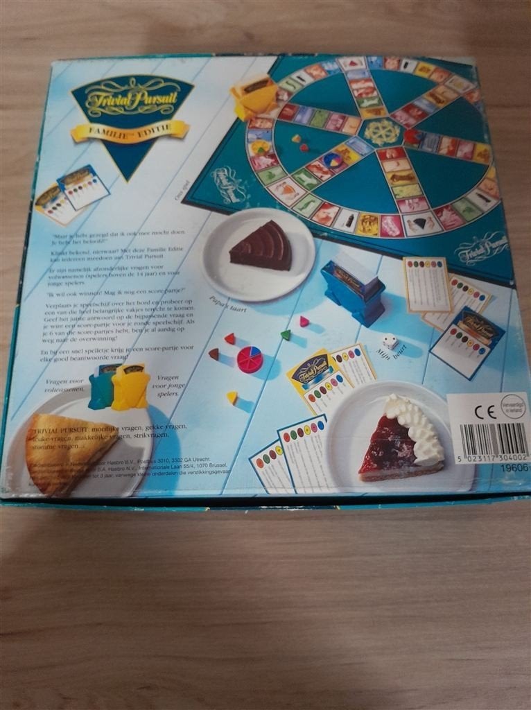 trivial pursuit familie editie - s4481, Hobby en Vrije tijd, Gezelschapsspellen | Bordspellen, Verzenden, Zo goed als nieuw