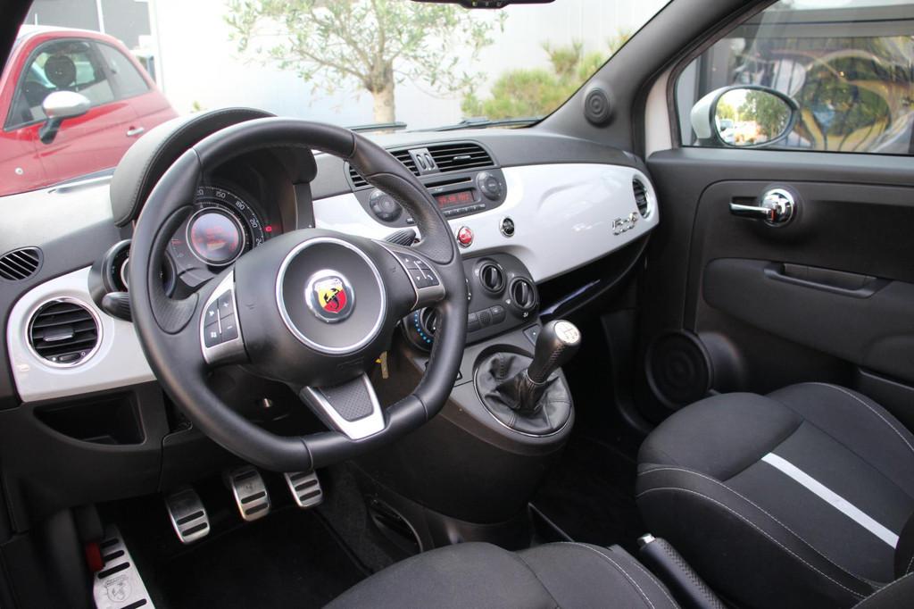 ABARTH 500 C 1.4 T-Jet Scorpione - ALCANTARA - AUX/USB - 17I, Auto's, Abarth, Voorwielaandrijving, Euro 5, Zwart, 4 cilinders