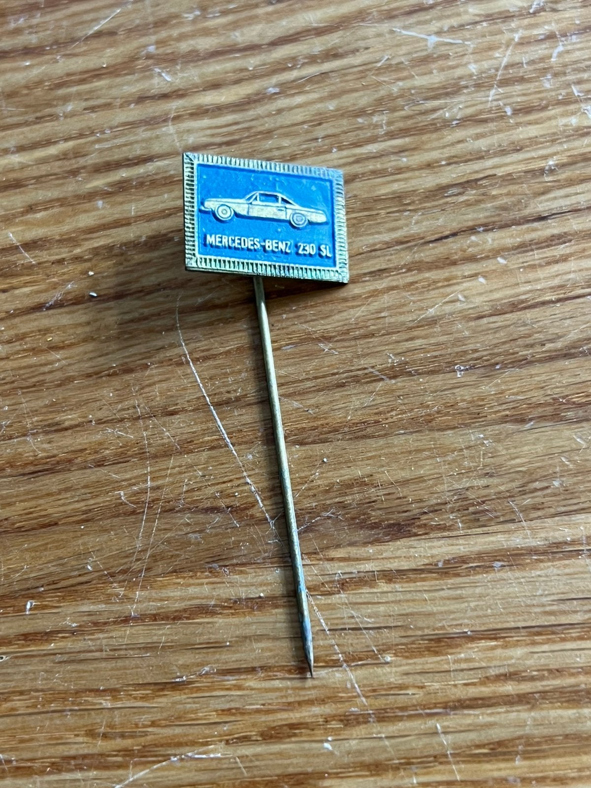 Mercedes-Benz 230 SL Pin/ speldje - W.v.Veluw Zeist, Verzamelen, Ophalen of Verzenden, Gebruikt, Overige onderwerpen