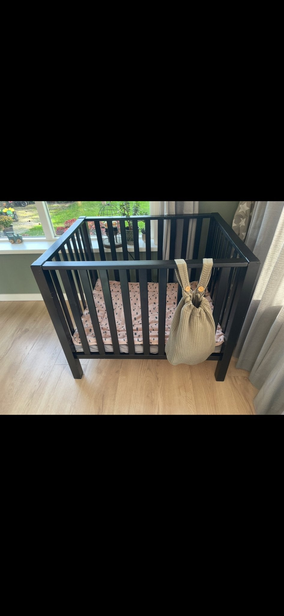 Zwarte box met boxmatras, Ophalen, Gebruikt, Boxkleed