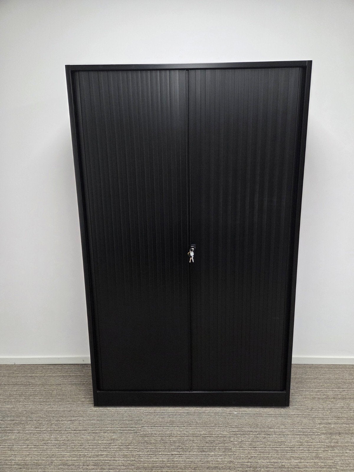 Ahrend roldeurkast, zwart, 195 x 120 cm, Huis en Inrichting, Kasten | Roldeurkasten en Archiefkasten, Gebruikt, 200 cm of meer