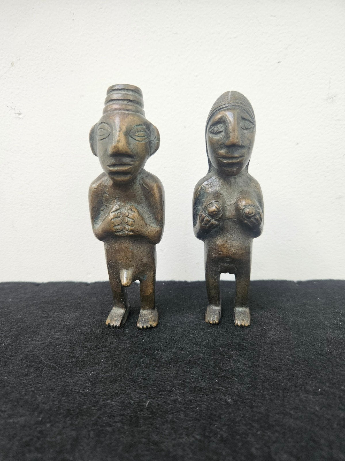 Set van 2 bronzen vruchtbaarheidsbeeldjes (Man & Vrouw)., Antiek en Kunst, Ophalen of Verzenden