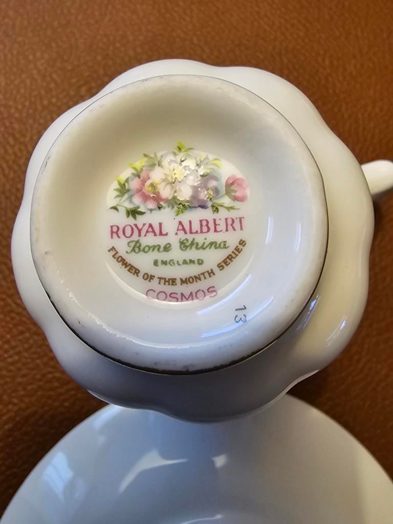 Royal Albert Flower of the Month "October Cosmos", Antiek en Kunst, Ophalen of Verzenden