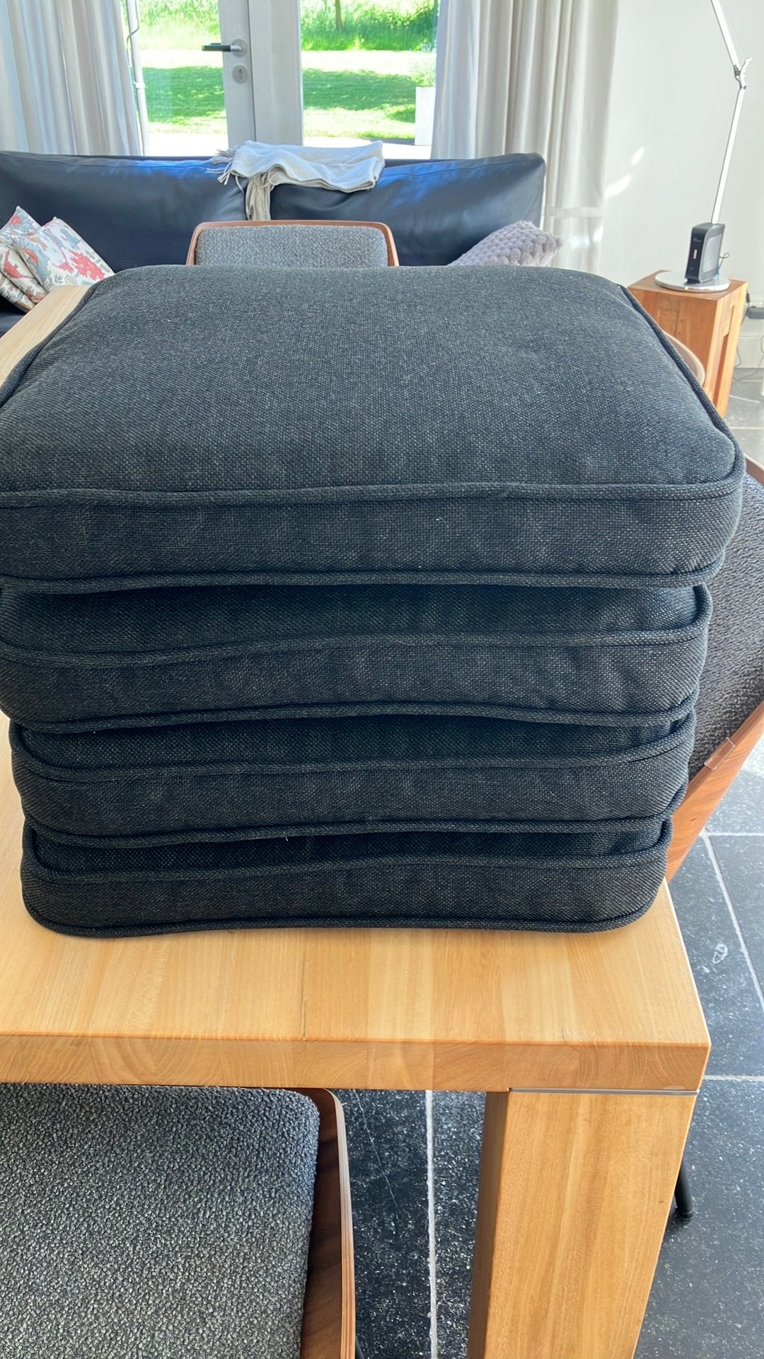 Kussens, 4 stuks, Jarpon zwart , Ikea, 44 x 44 cm., Ophalen, Zo goed als nieuw