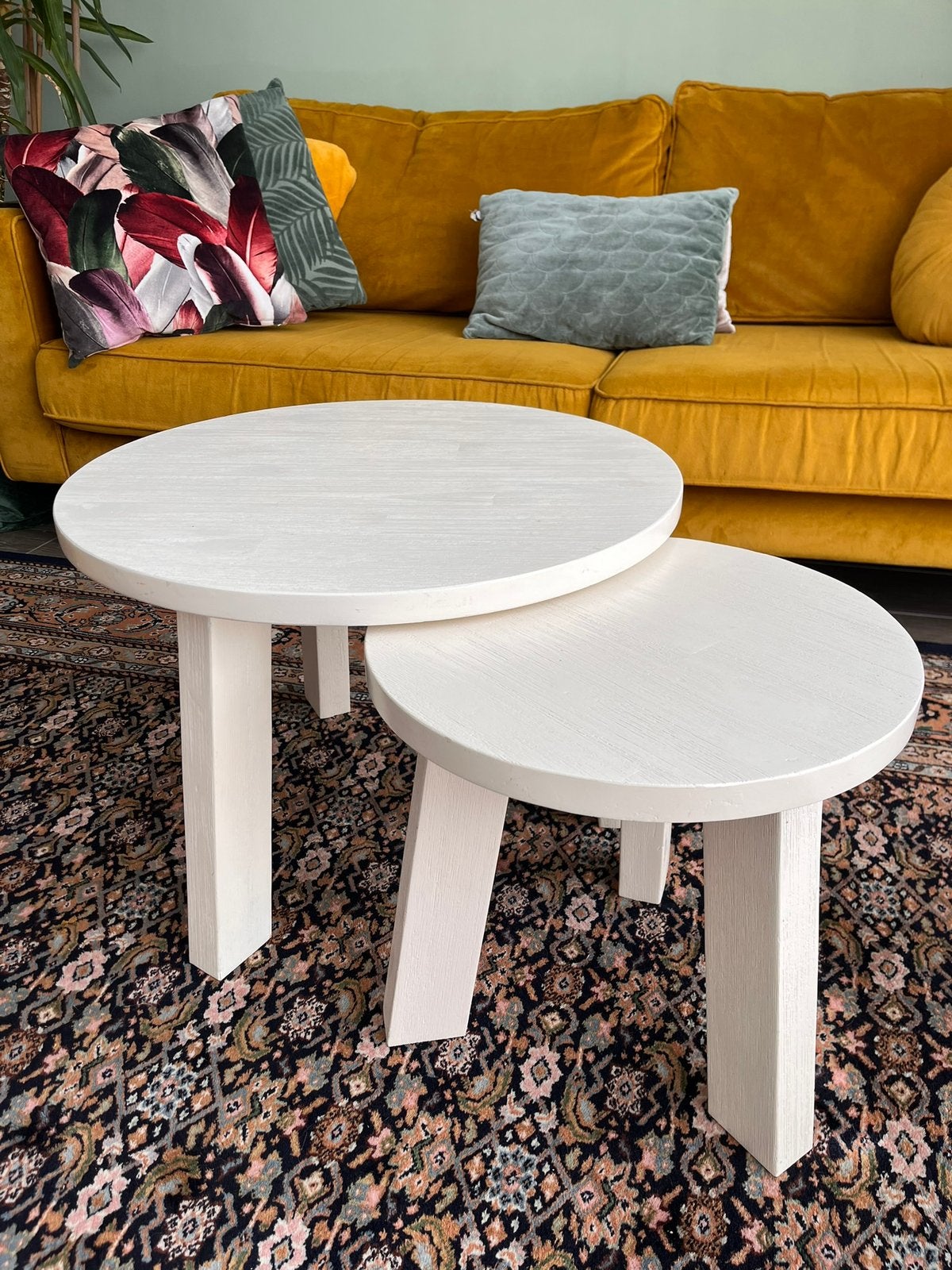 2 witte massief houten salontafels, bijzettafel, Huis en Inrichting, Tafels | Bijzettafels, Ophalen, Zo goed als nieuw, Rond