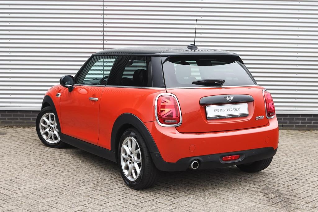 MINI Hatchback Cooper Automaat / LED / Stoelverwarming / App, Auto's, 12 maanden, 136 pk, Gebruikt, Overige kleuren