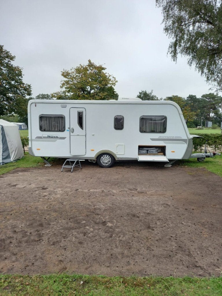 Te Koop Hymer Eriba Nova, 2 aparte bedden, Rondzit, Particulier, 5 tot 6 meter