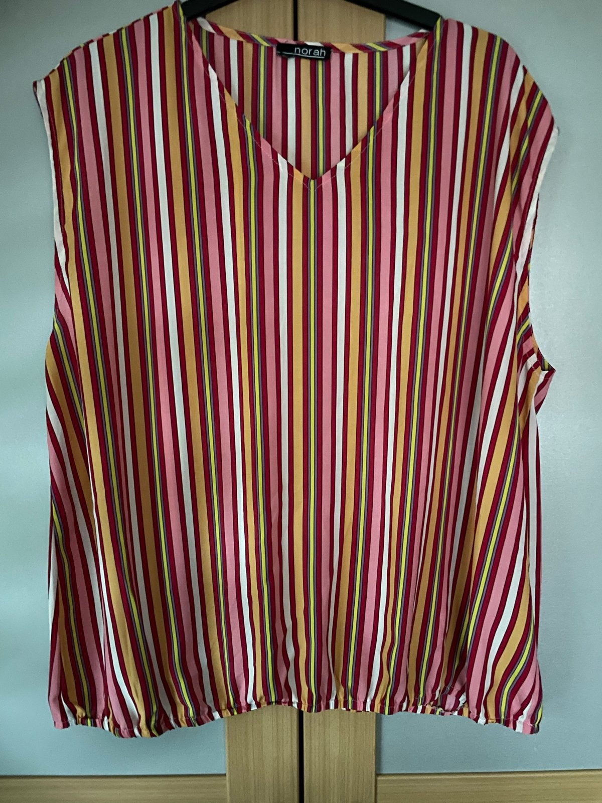 Norah Top XL - Gestreepte mouwloze top, Maat 46/48 (XL) of groter, Zo goed als nieuw, Zonder mouw, Meerkleurig
