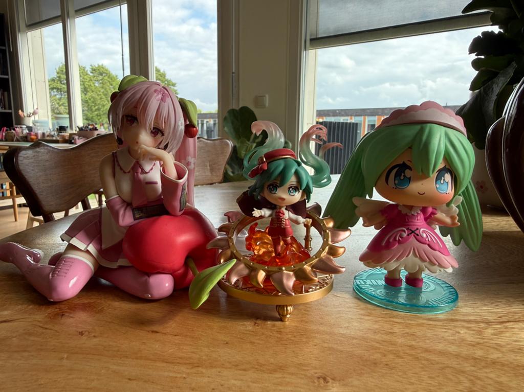 Sakura Miku & Hatsune Miku figuren, Ophalen, Zo goed als nieuw