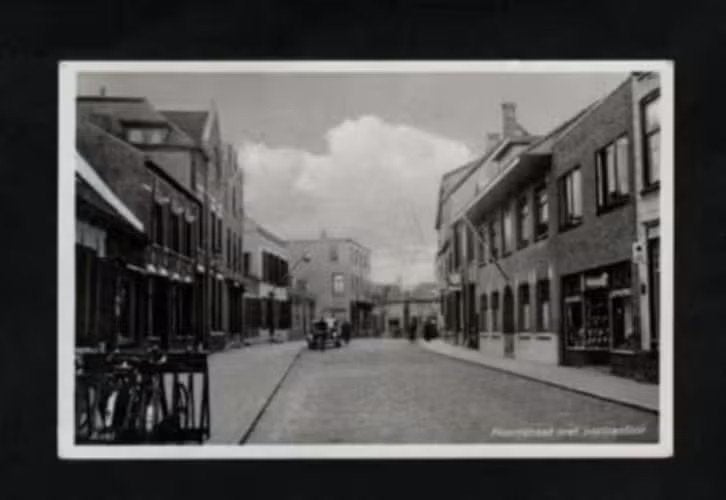 Axel Noordstraat met Postkantoor Fietsen 1941., Ophalen of Verzenden, 1940 tot 1960, Gelopen, Zeeland
