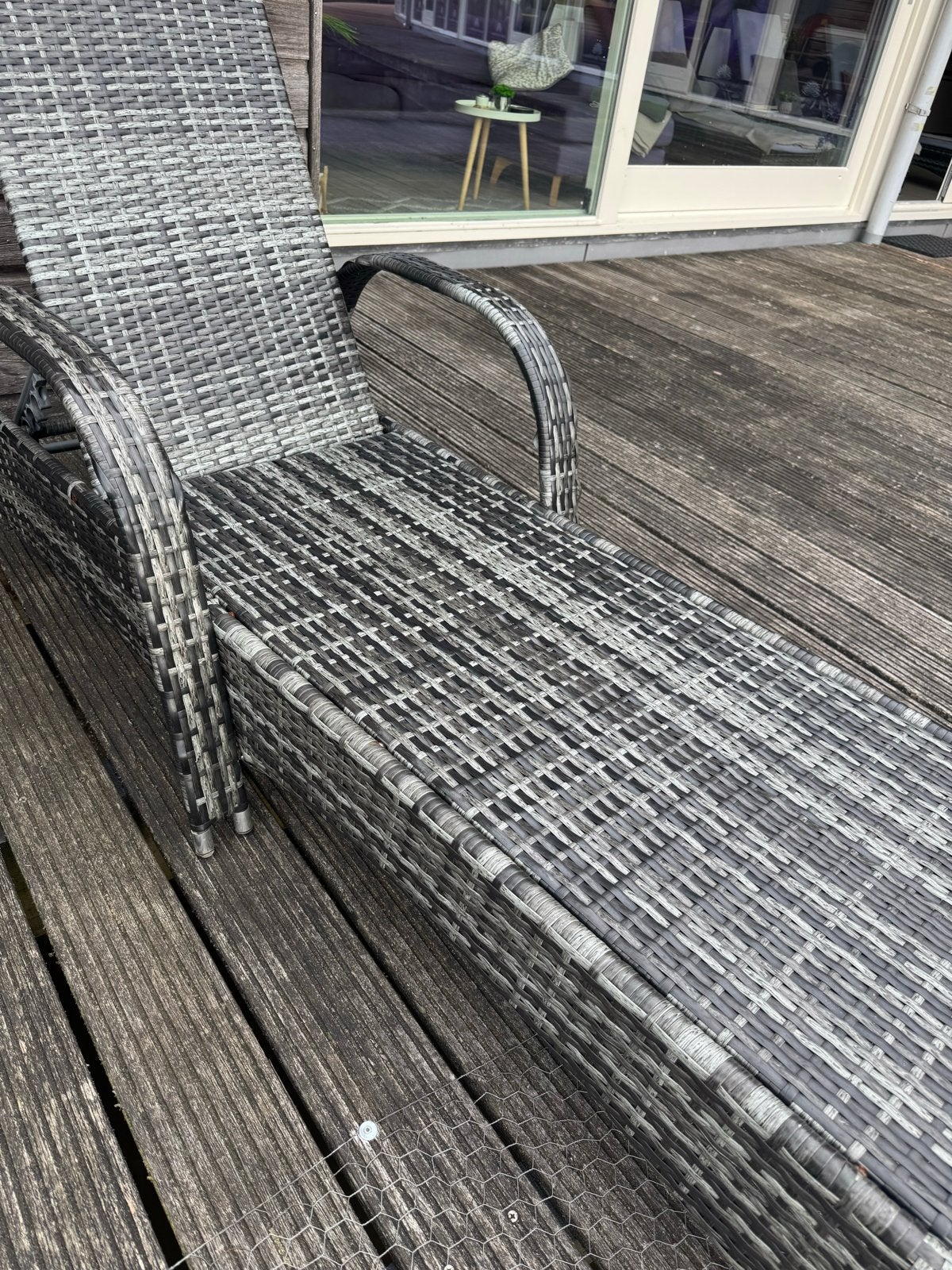 Outsunny Tuinset met 4 verstelbare ligbedden en 2 tafels, Ophalen, 4 zitplaatsen, Bijzettafel, Zo goed als nieuw