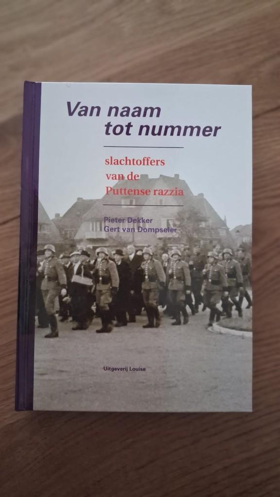 Van naam tot nummer -slachtoffers van de Razzia Putten nieuw, Boeken, Tweede Wereldoorlog, Nieuw, Diverse auteurs, Ophalen of Verzenden