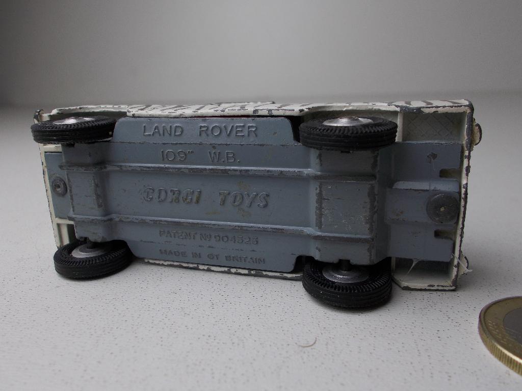1968 Corgi Gift Set 8. LANDROVER "LIONS OF LONGLEAT" I.g.st., Hobby en Vrije tijd, Modelauto's | 1:43, Ophalen of Verzenden, Zo goed als nieuw