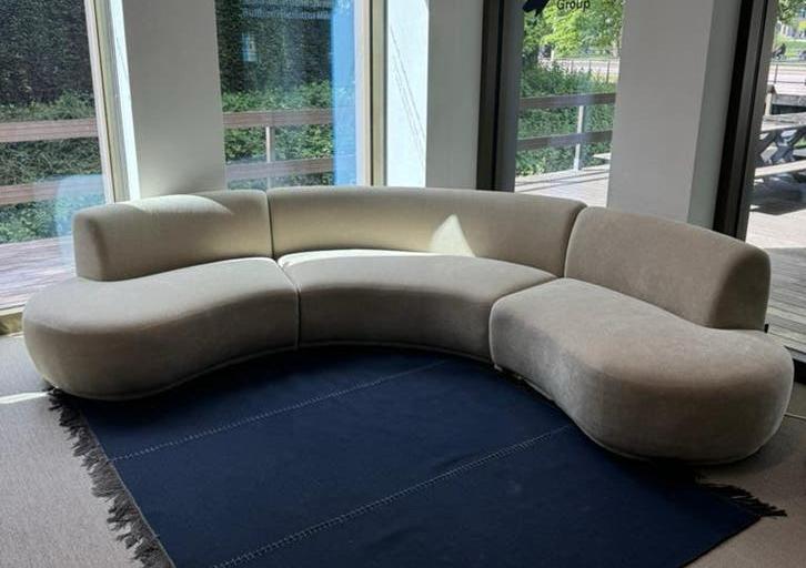 Rounded Beige Sofa, Huis en Inrichting, Ophalen, 300 cm of meer, Zo goed als nieuw, Vierpersoons of meer