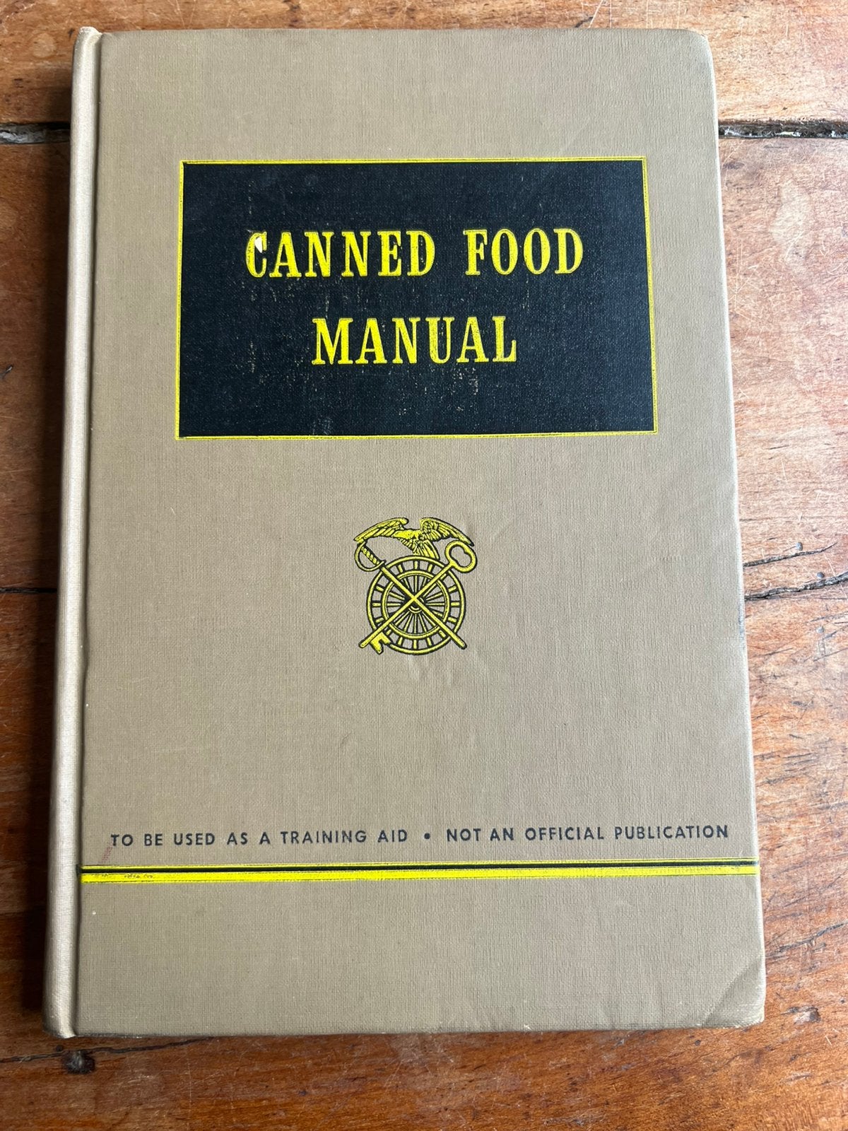 WO2 Amerikaans Canned Food manual 1942 kok chef veldkeuken, Verzamelen, Amerika, Verzenden, Boek of Tijdschrift