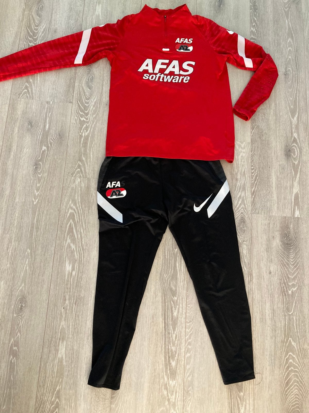 AZ- Trainingspak , origineel van ‘NIKE’ maat M, Sport en Fitness, Ophalen of Verzenden, Gebruikt, Trainingspak