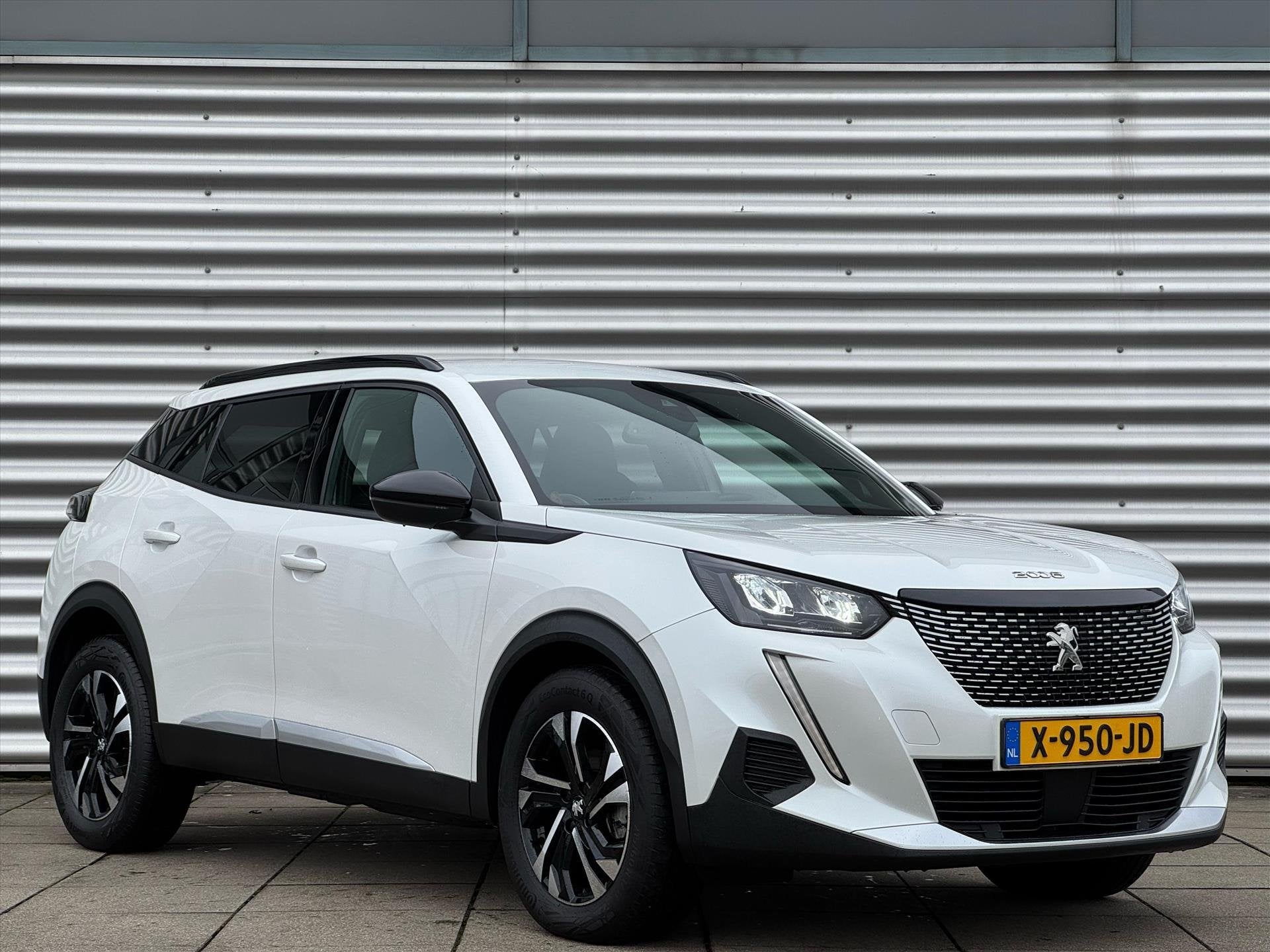 Peugeot 2008 Allure 130pk | Navigatie | Parkeersensoren | 17, Stof, Gebruikt, 1199 cc, Wit
