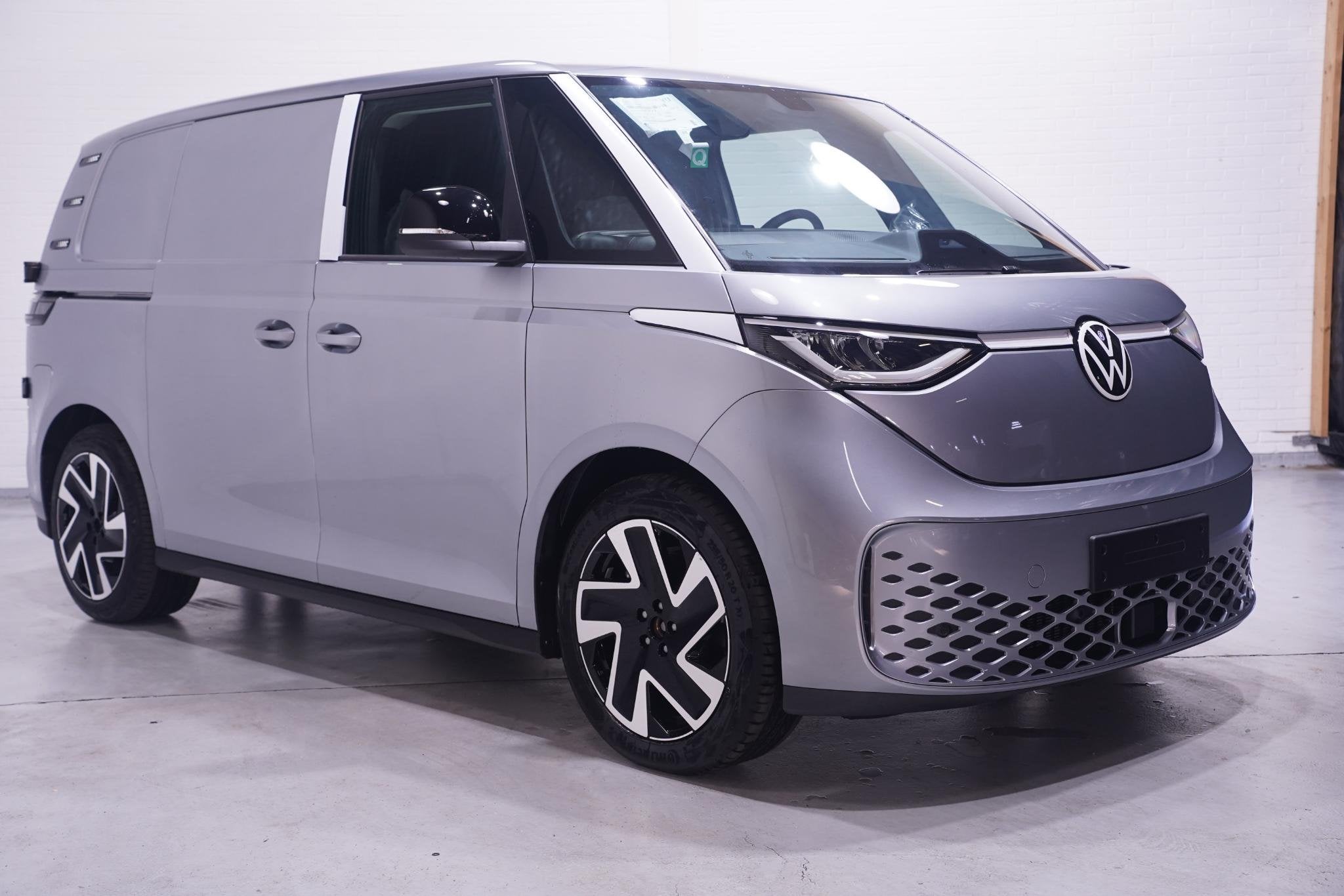 Volkswagen ID Buzz Cargo 79 kWh, 250 kW/340 pk 4 Motion, 2x, Auto's, Automaat, Stof, Gebruikt, Zwart