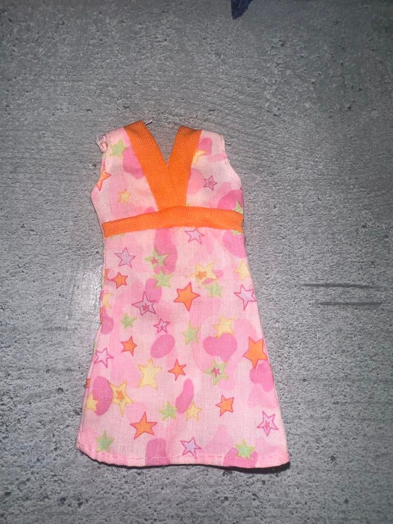 683 Barbie jurk roze met sterren en hartjes, Ophalen of Verzenden, Gebruikt