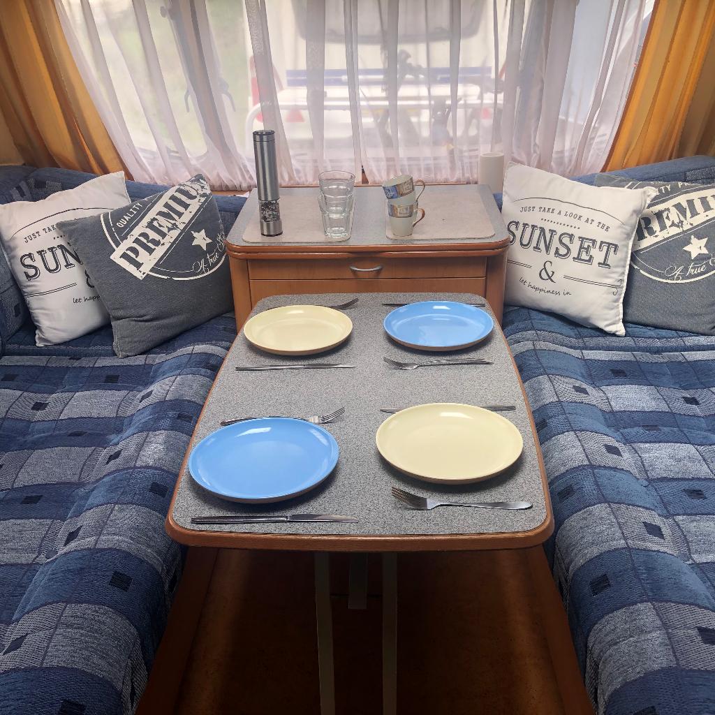 Caravan Dethleff Lowlander, Standaardzit, Tot en met 2, Particulier, Dwarsbed