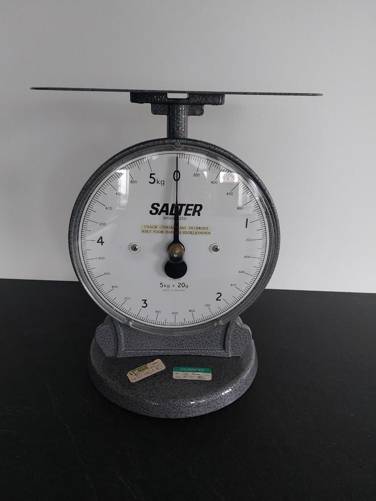 Brocante antieke weegschaal Salter, Witgoed en Apparatuur, Weegschalen, Ophalen of Verzenden, Zo goed als nieuw, 500 gram of grover