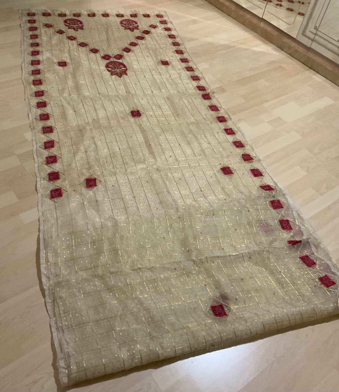 Sari lapje stof goud beige rood met  blouse en rok stof, Ophalen of Verzenden, Nieuw, Rood