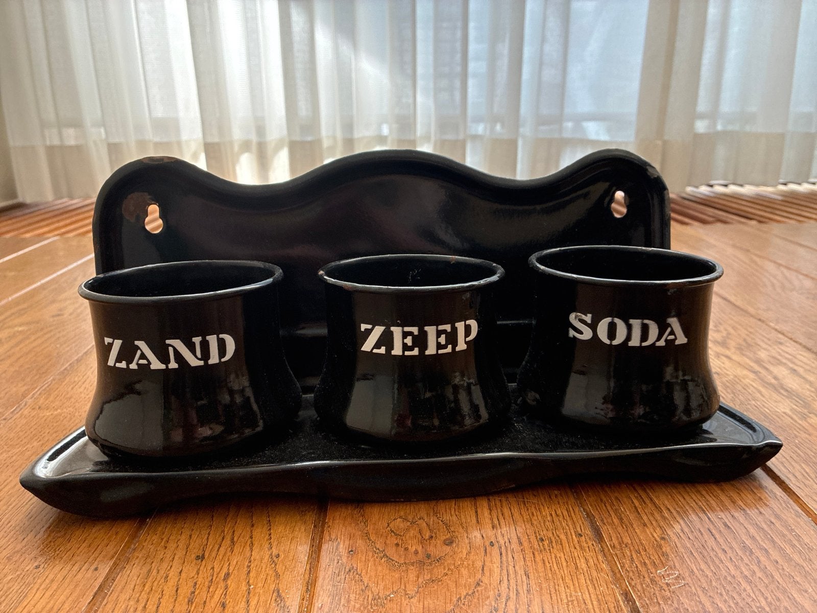 Vintage retro Emaille Rek met Potten -Zand, Zeep, Soda zwart, Ophalen