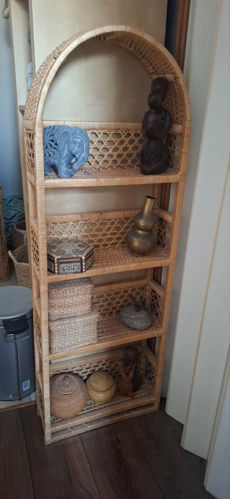 Rotan Boogkast, Ophalen