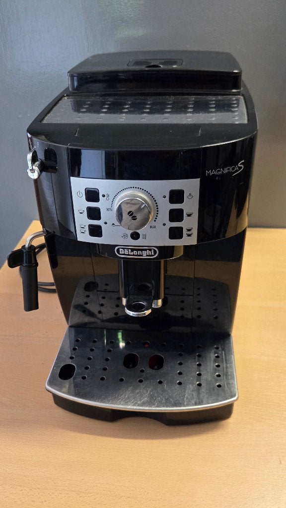 DeLonghi Magnifica S koffiezetapparaat, Witgoed en Apparatuur, Koffiezetapparaten, Ophalen, Gebruikt, Koffiemachine, Koffiebonen