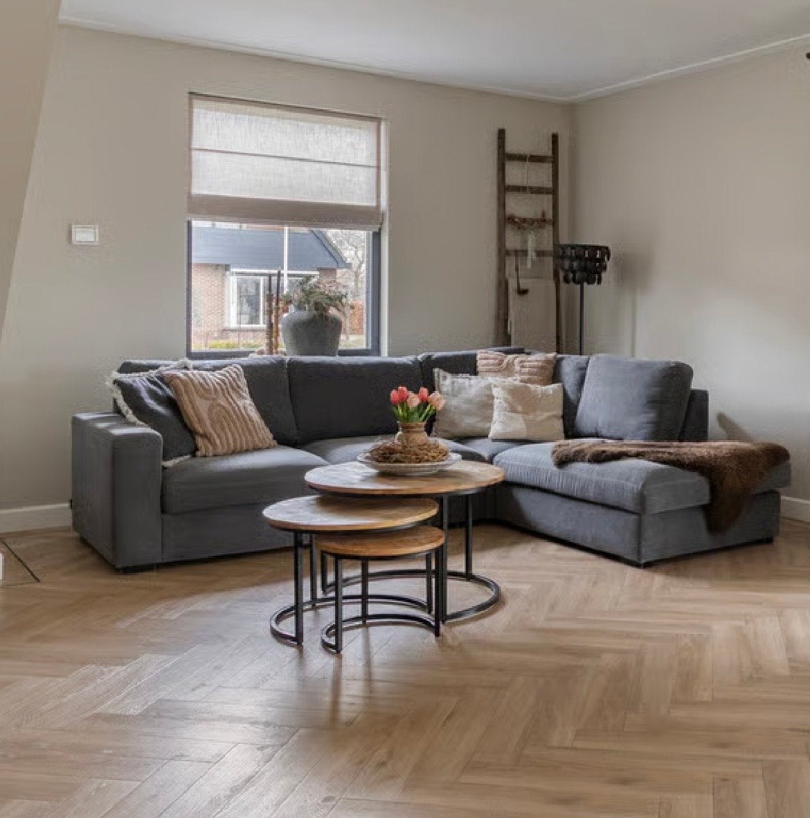 Urban sofa Hoekbank - Grijs, z.g.a.n en 3 salontafels, Huis en Inrichting, Ophalen, Zo goed als nieuw, Stof, Landelijk