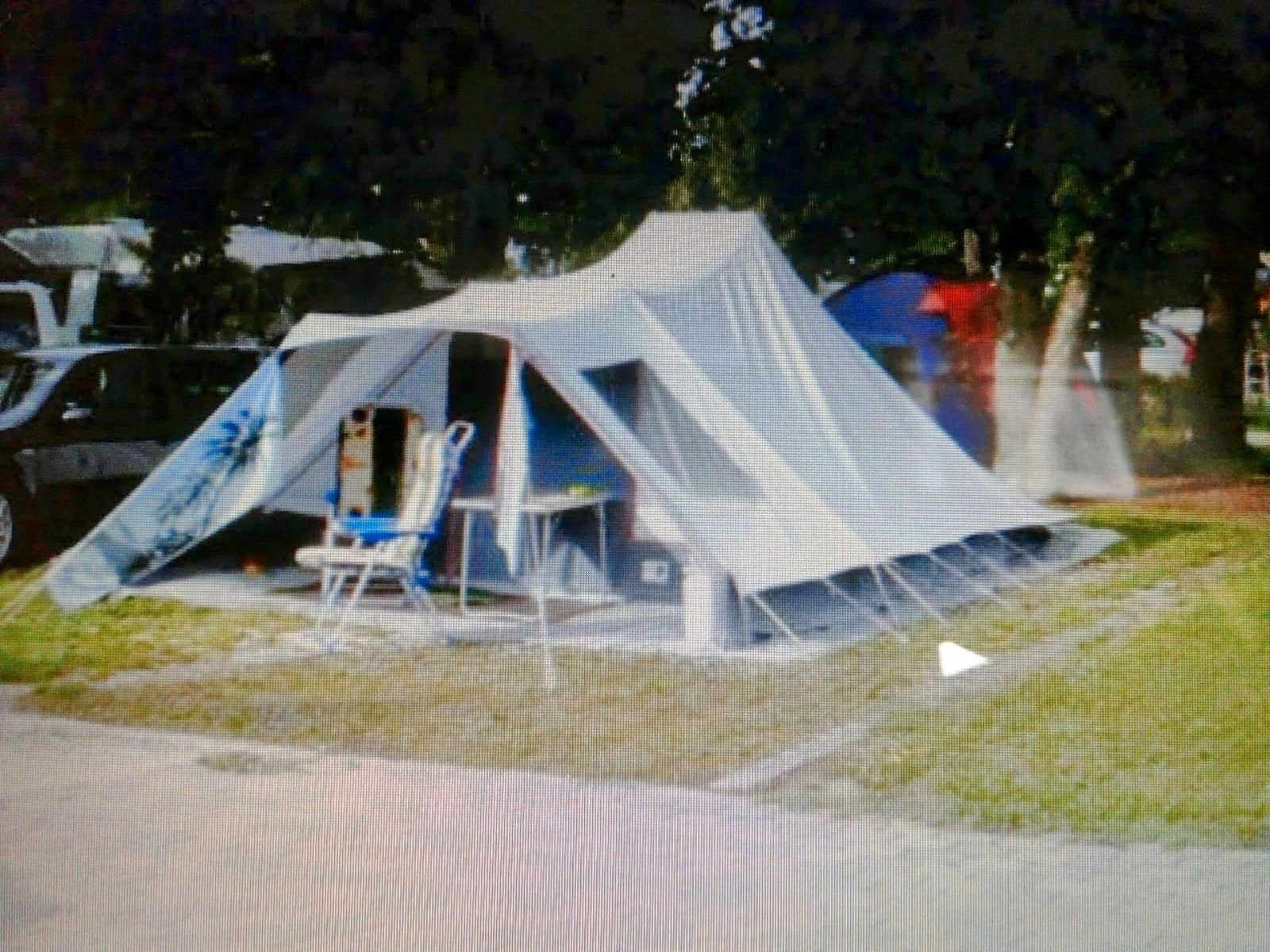Piramide tent  6 persoons  met  koelkast  apart  te koop, Ophalen of Verzenden