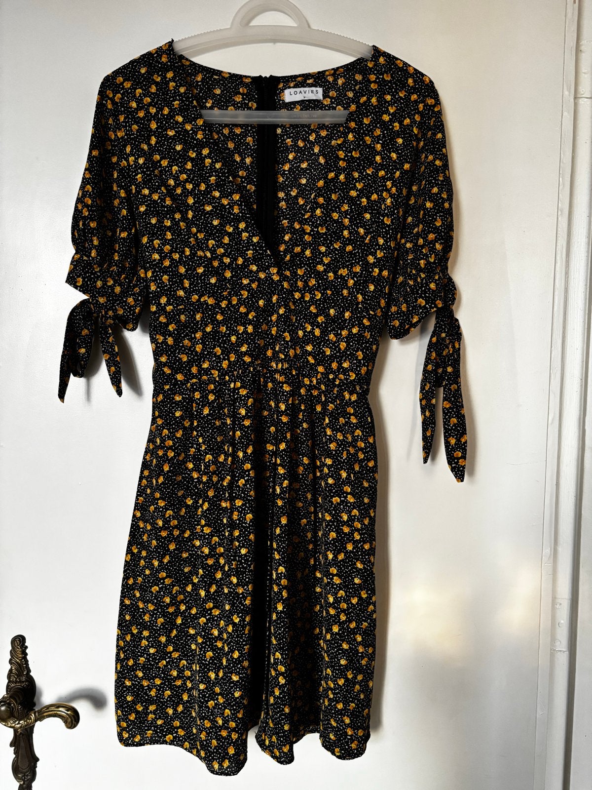Loavies Zomerjurkje Maat M - Zwart met Gele Bloemen, Kleding | Dames, Maat 38/40 (M), Zwart, Ophalen of Verzenden, Zo goed als nieuw