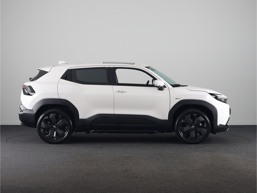 Toyota Urban Cruiser Executive 61 kWh *NIEUW* | Direct lever, Auto's, Toyota, 12 maanden, Leder en Stof, Wit, Origineel Nederlands