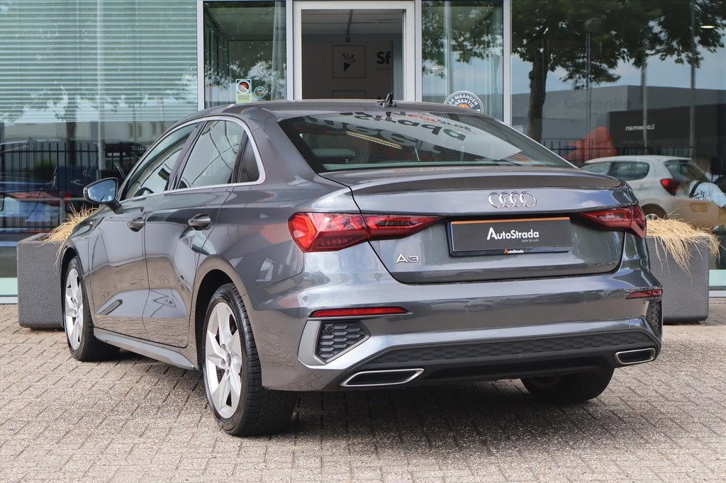 Audi A3 Limousine 30 S-Line TFSI | Virtual | LED | Climate |, Auto's, Gebruikt, Regensensor, Met garantie (alle), Leder en Stof