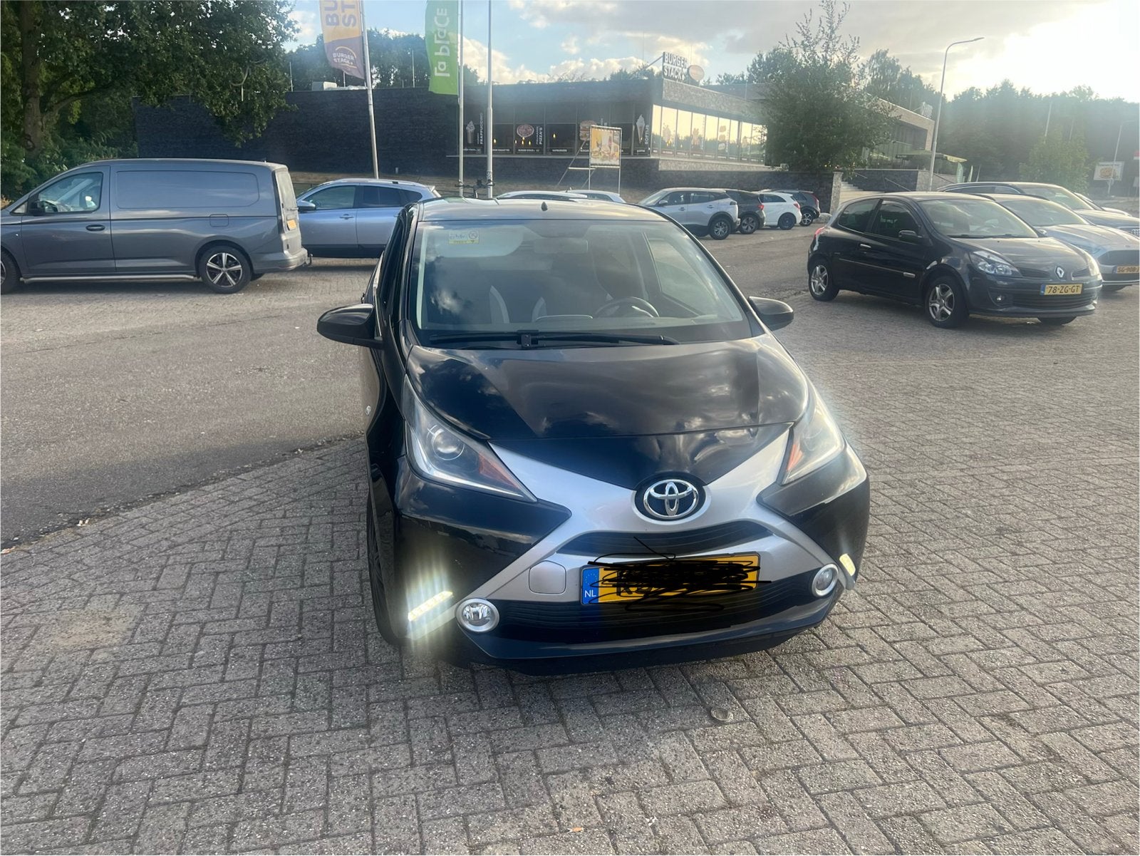 Toyota Aygo 1.0 12V Vvt-i Ddrs 2016 Zwart, Voorwielaandrijving, Bluetooth, 4 stoelen, Zwart