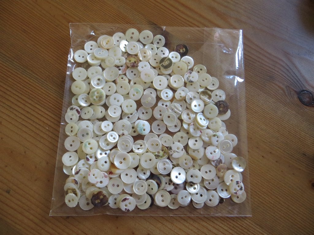 knopen parelmoer 100 gram, Nieuw, Ophalen of Verzenden, Nvt, Knoop of Knopen