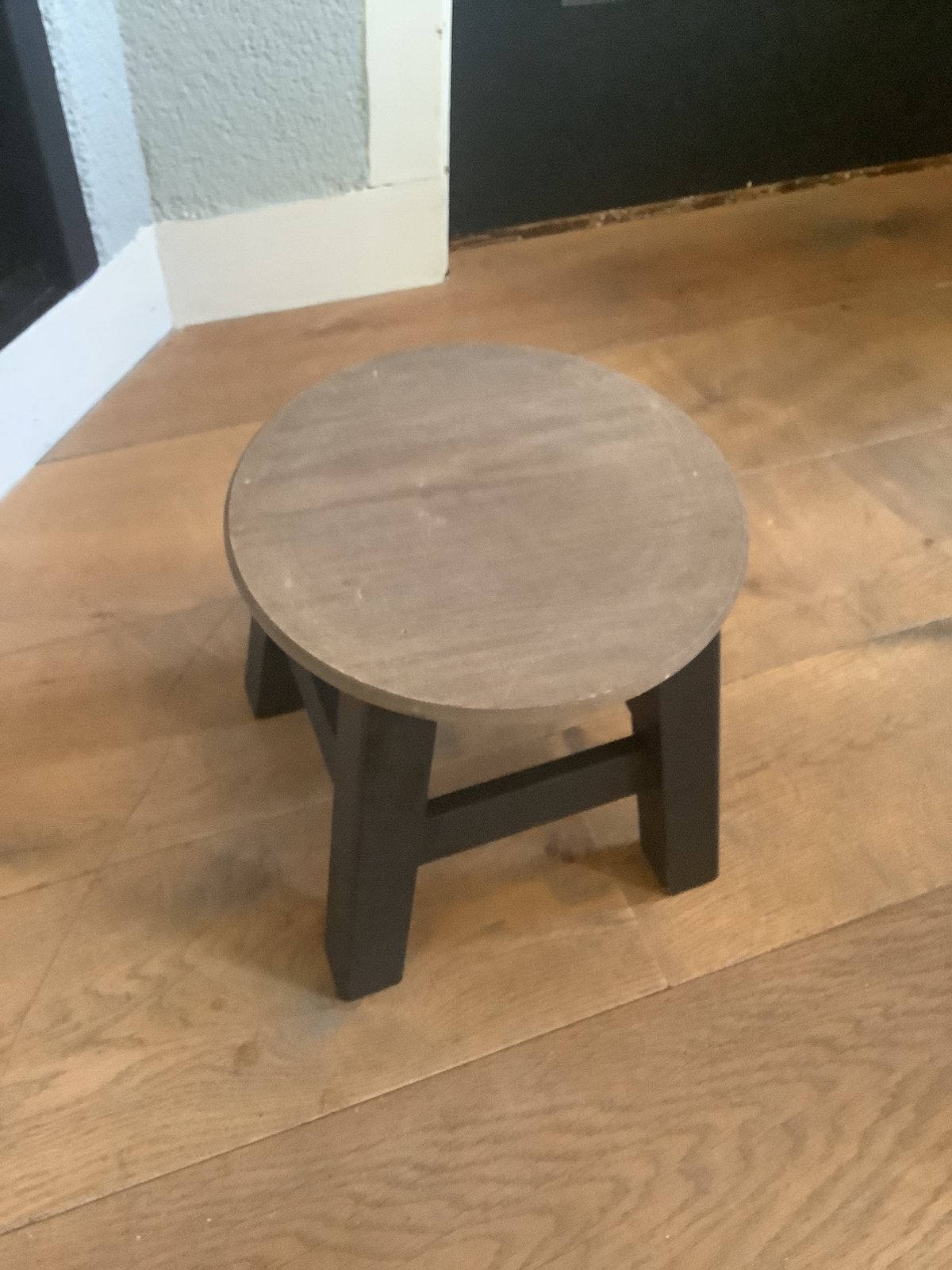 Krukje melkkrukje matzwart vergrijsd €20, Huis en Inrichting, Krukjes, Ophalen, Zo goed als nieuw, Hout