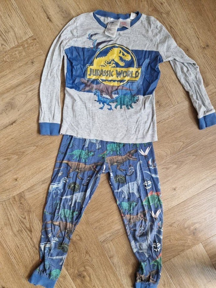 Jurassic World Pyjama - H&M - Maat 122/128, Ophalen of Verzenden, Gebruikt, H&M, Jongen