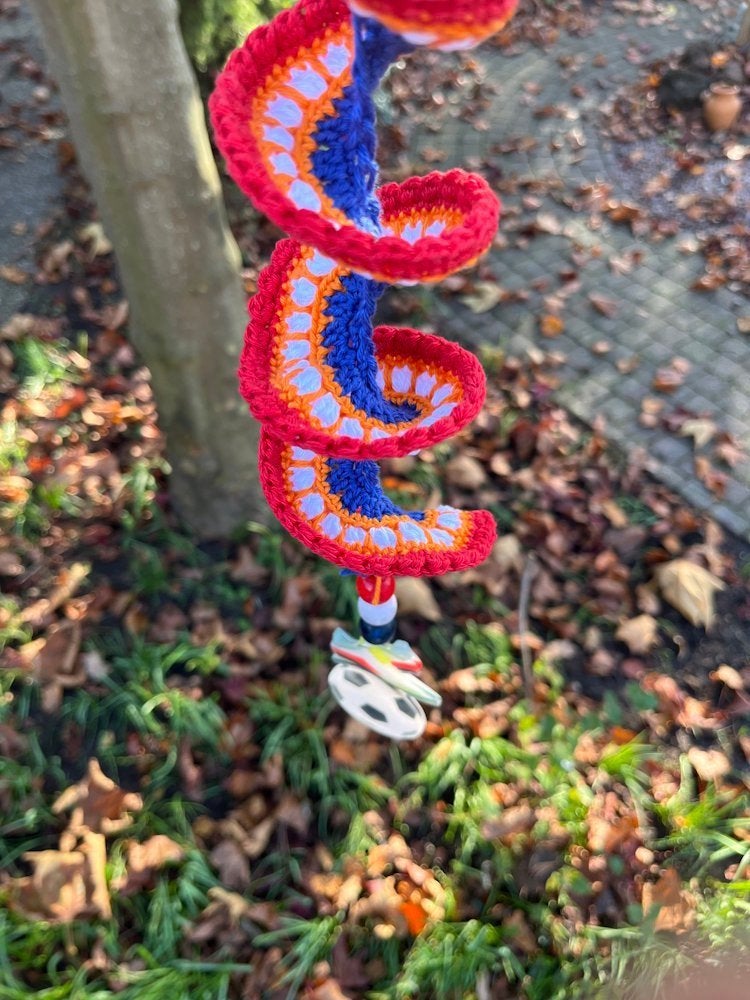 Windspinner Nederland kleuren voetbal rood wit blauw oranje, Info@kinderworkshops-petra-dongen.nl, P Gillisstraat, Nieuw, Kinderworkshops Petra